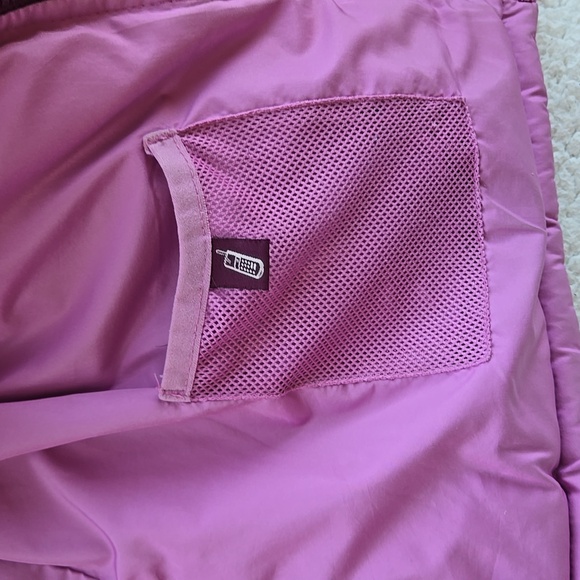 Vintage Aeropostale Burgundy Down Puffer Vest CUTE!! - Picture 7 of 7